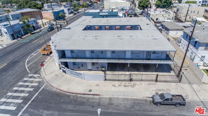 4905 W Adams Boulevard, Los Angeles, California, United States. - Photo 3