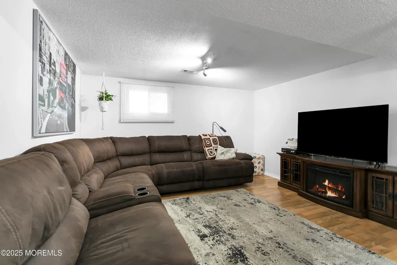 11 Woodside Drive, Red Bank, NJ 07701, Red Bank, New Jersey, United States. - Photo 26