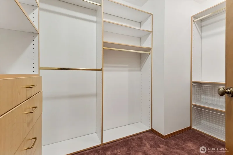 19714 41st Avenue NE, Lake Forest Park, Washington, United States. - Photo 33
