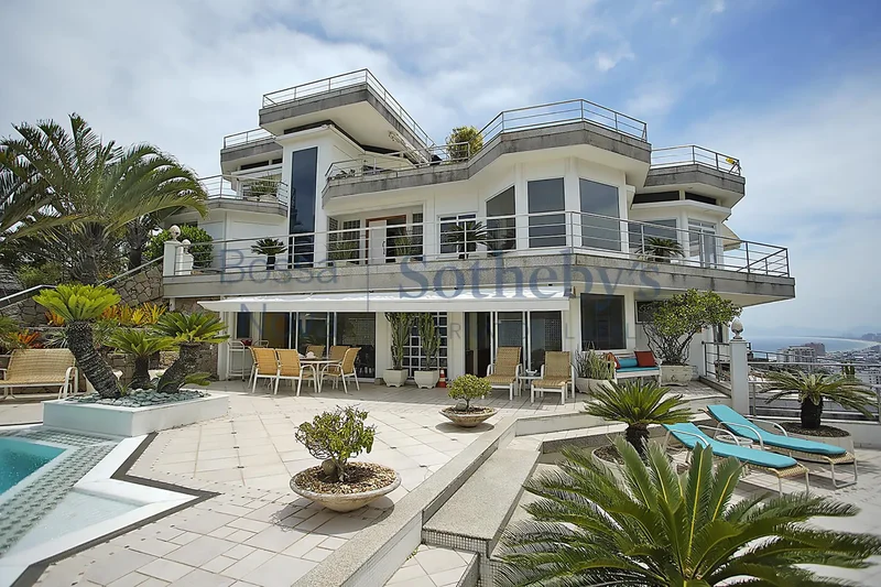 House With Panoramic Views Of The Sea And Mountains