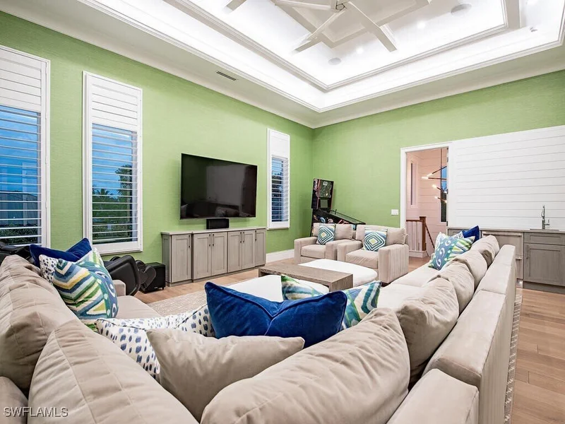 Single Family Residence in Naples