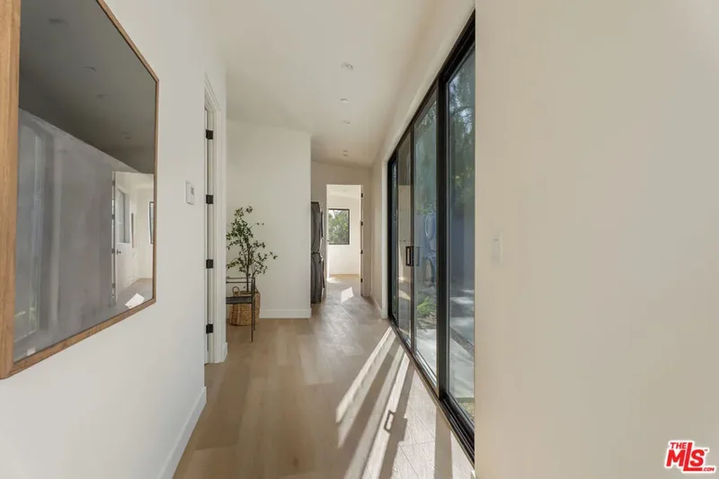 4691 Glenalbyn Drive, Los Angeles, California, United States. - Photo 28
