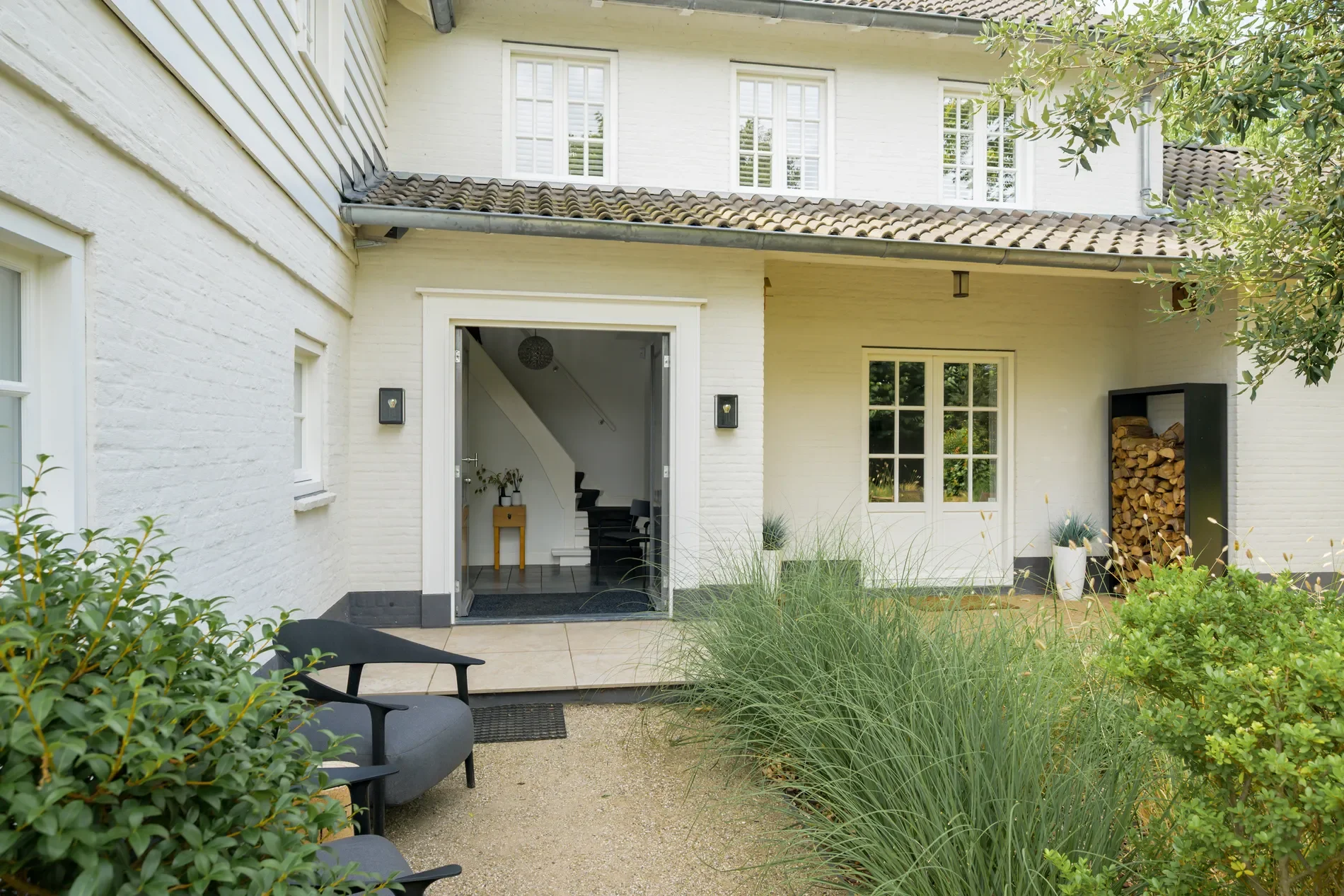 Exterior photo 4