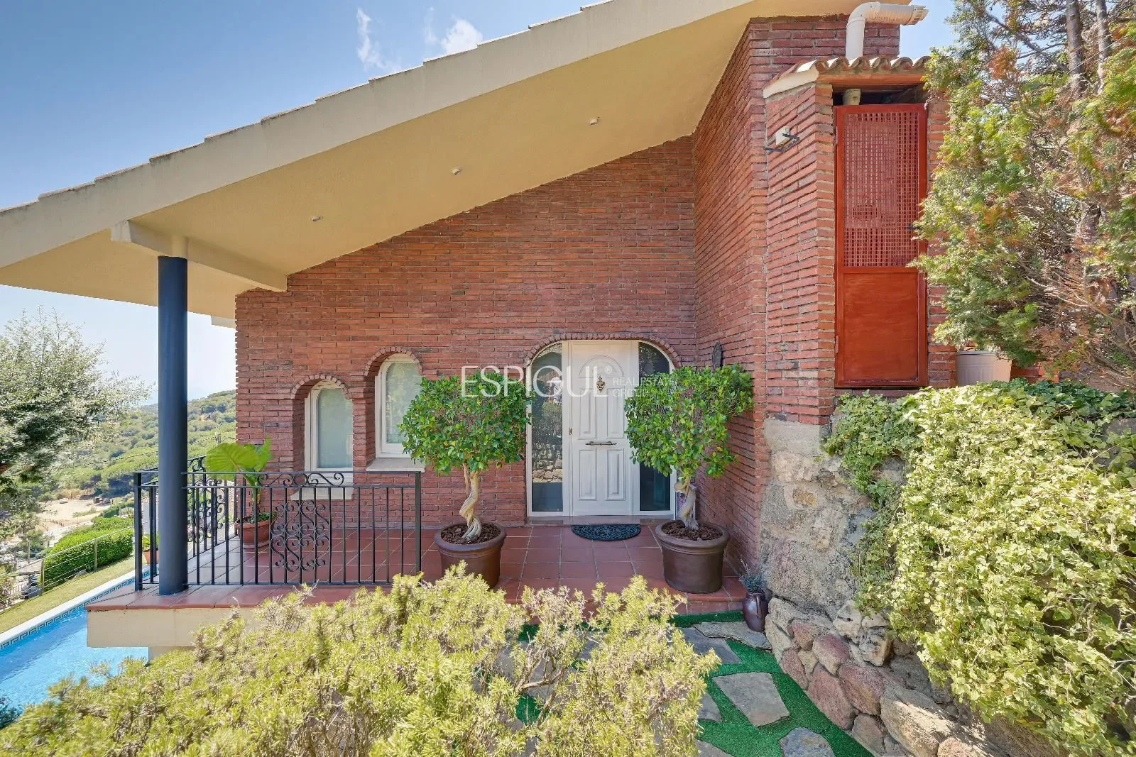 Exterior photo 12