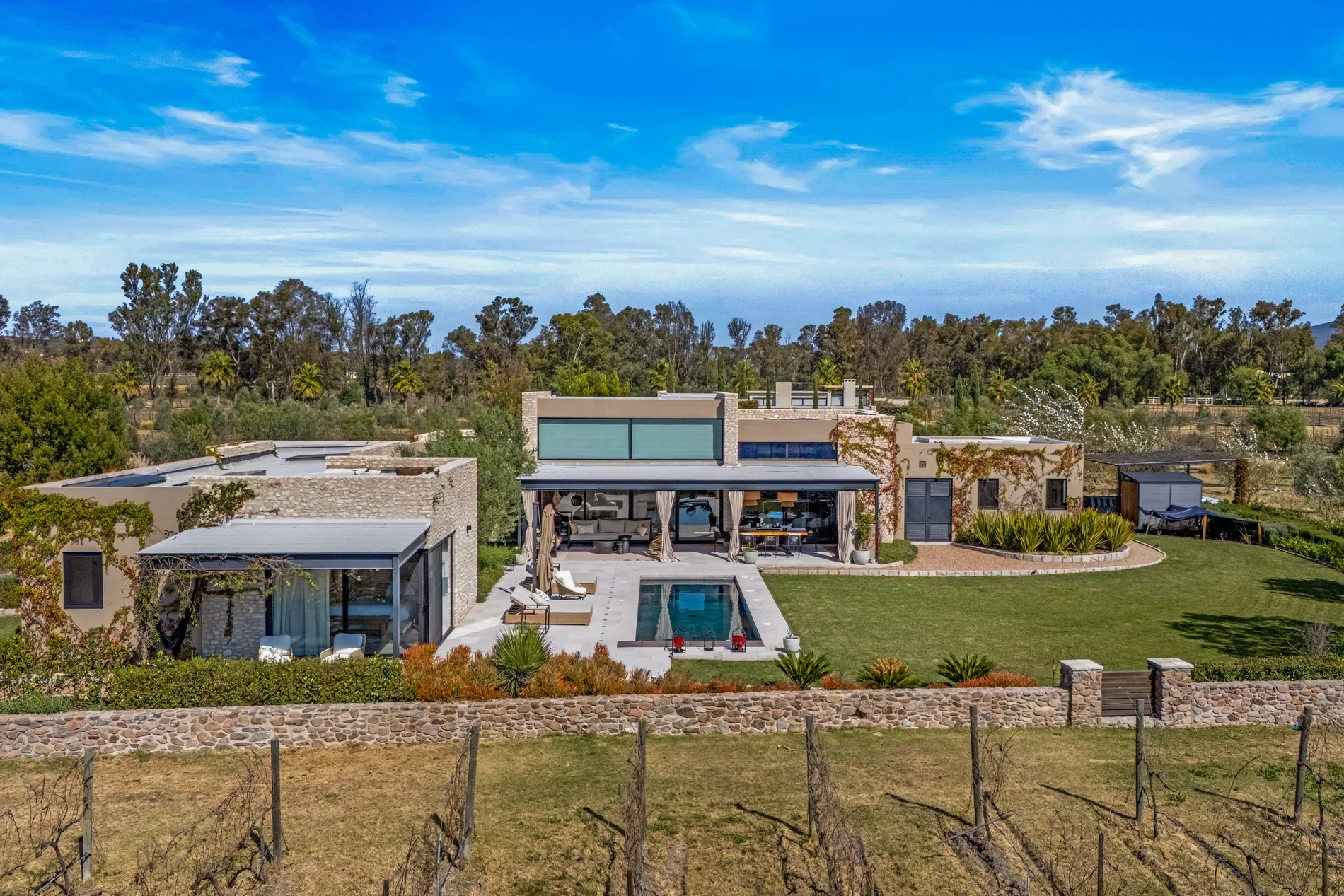 Exterior photo 10