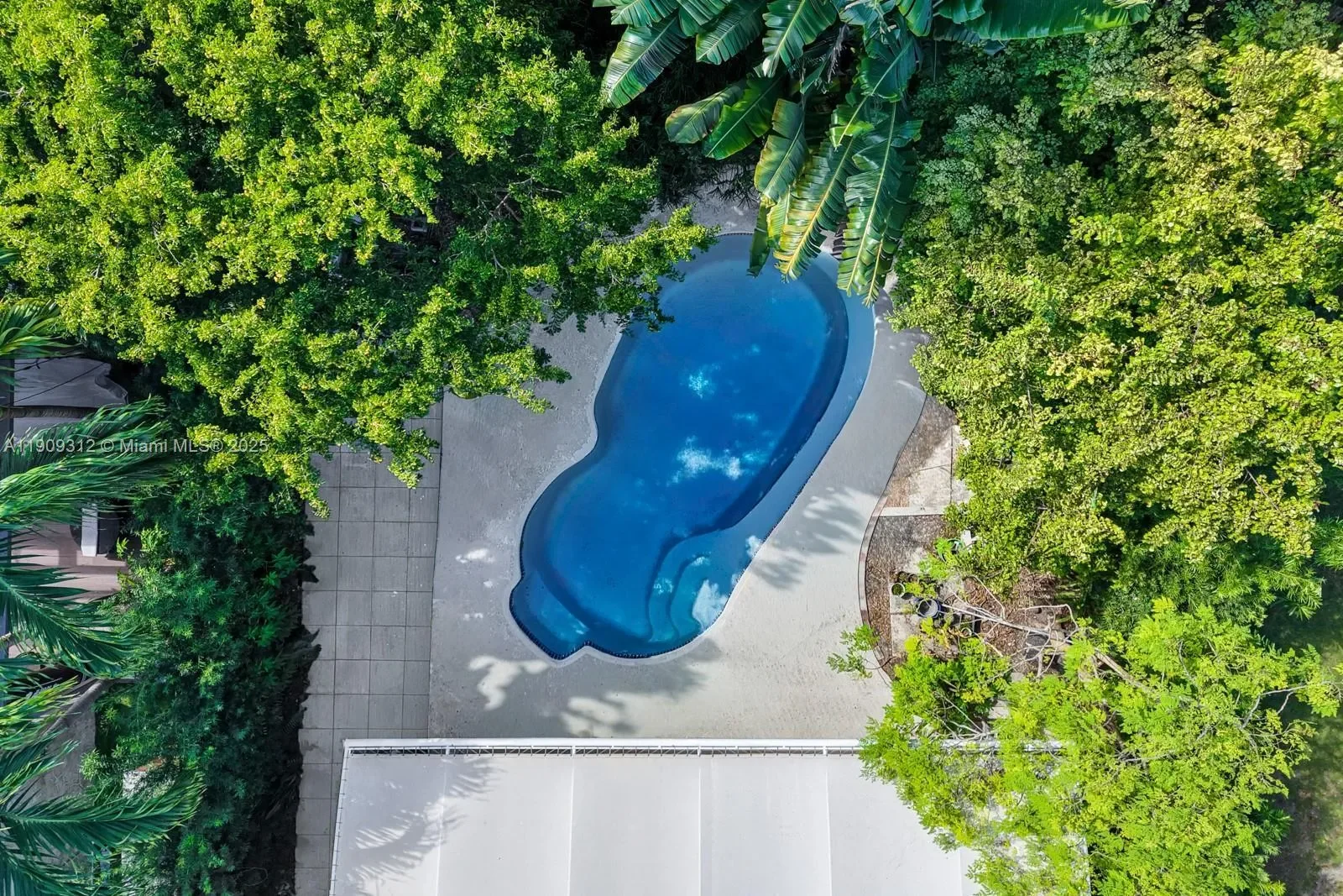 3470 N Meridian Ave, Miami Beach, Florida, United States. - Photo 17
