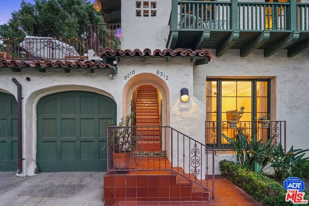 8210 Willoughby Avenue, Los Angeles, California, United States. - Photo 16