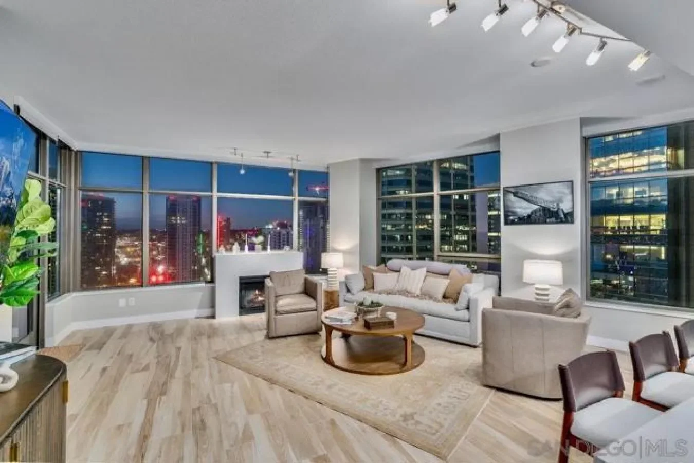 700 E Street Unit 2404, San Diego, California, United States. - Photo 2