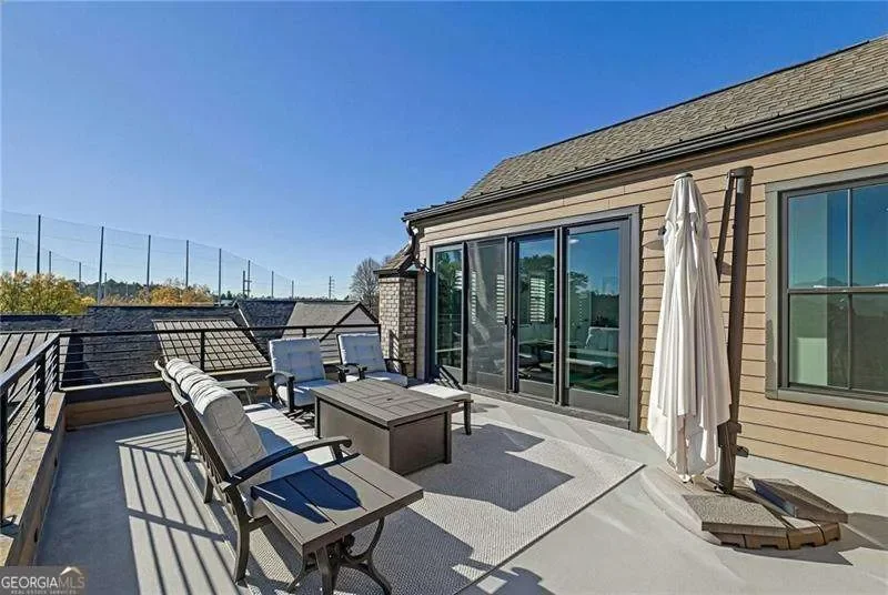 Exterior photo 4