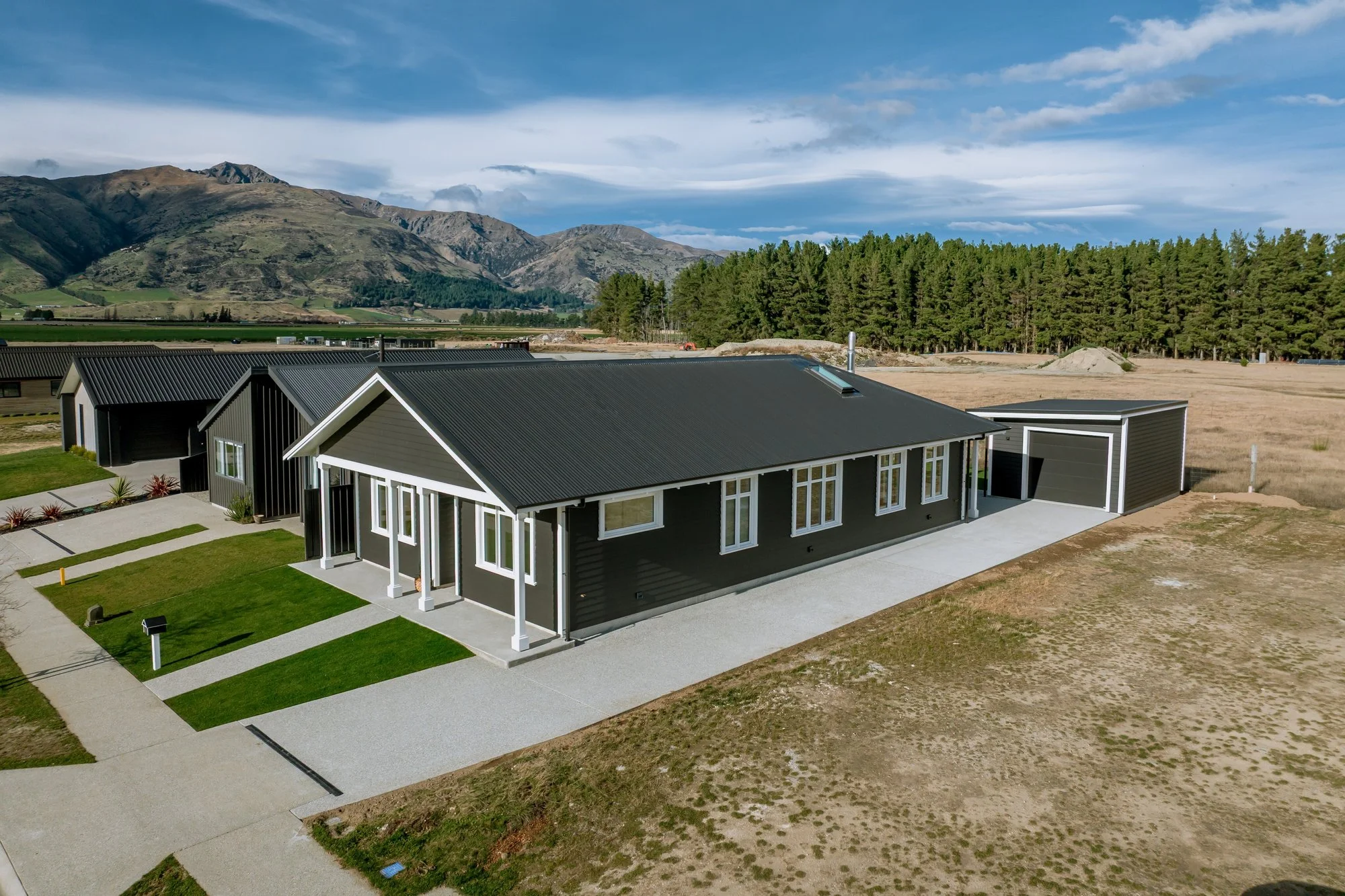 Exterior photo 6