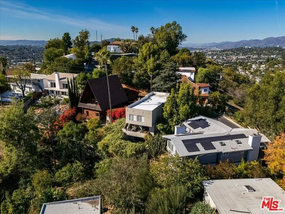 1358 Killarney Avenue, Los Angeles, California, United States. - Photo 36