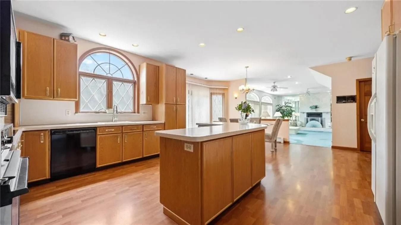 16 Nicolosi, New York, New York, United States. - Photo 5