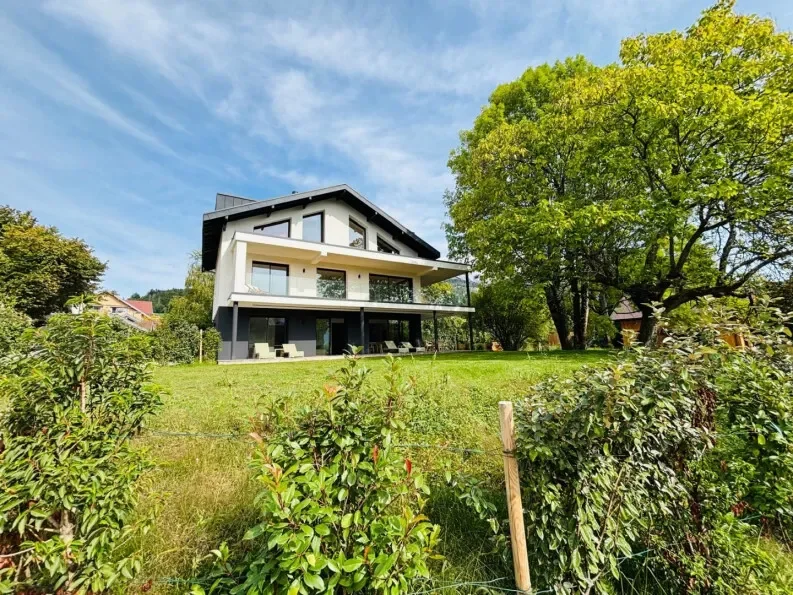 Exterior photo 4