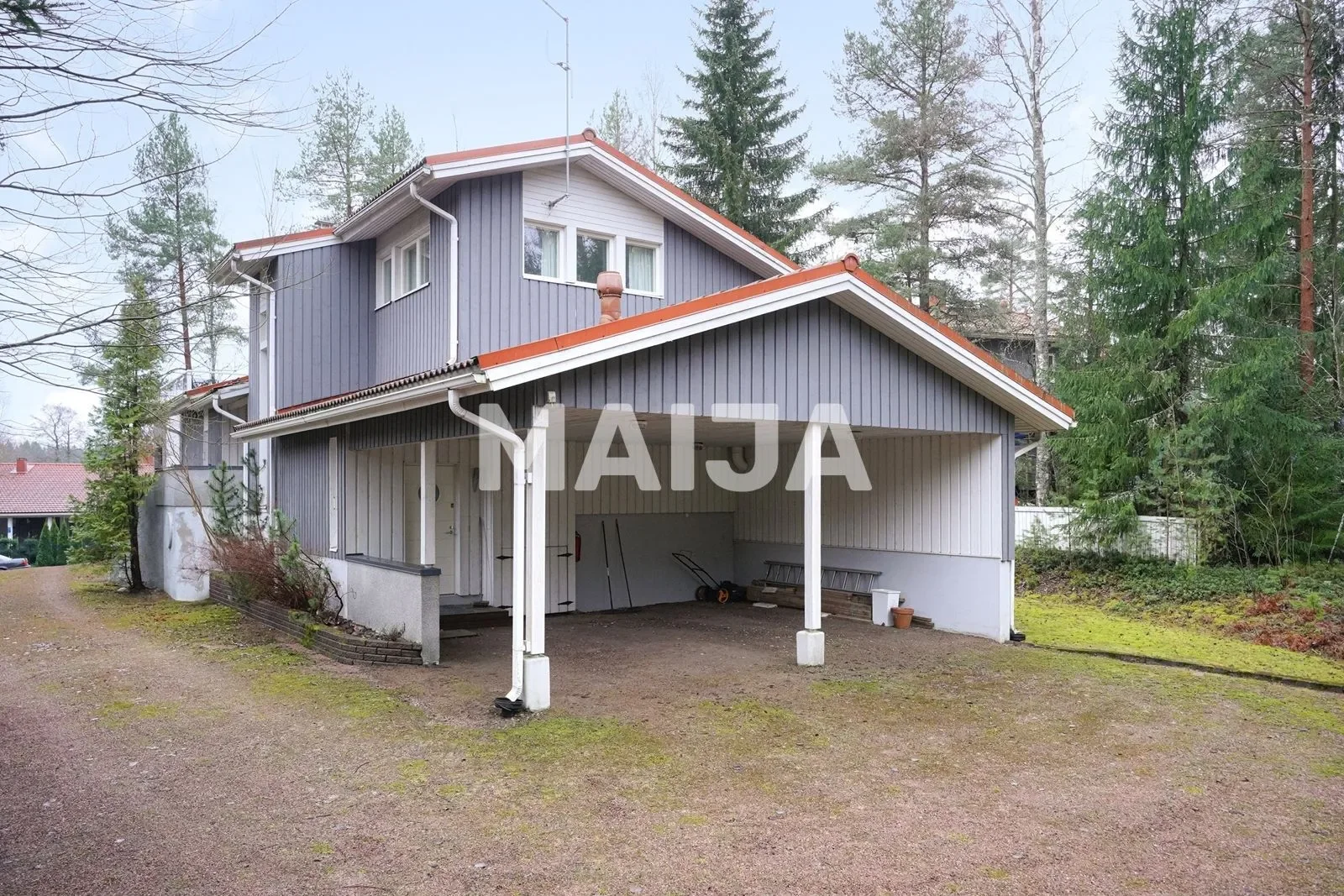Exterior photo 3