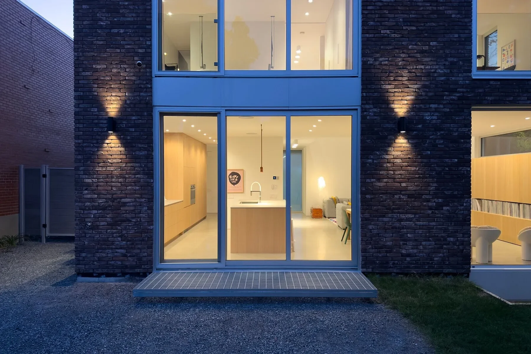 Exterior photo 5