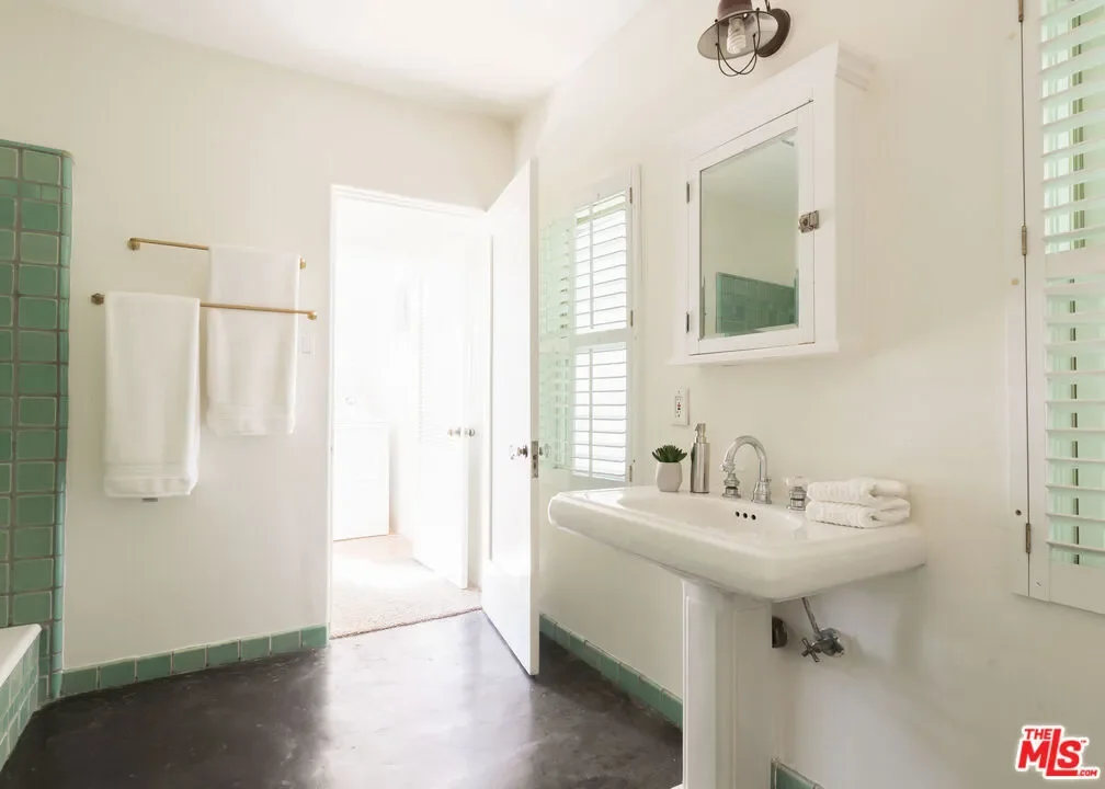2041 Glencoe Way, Los Angeles, California, United States. - Photo 43