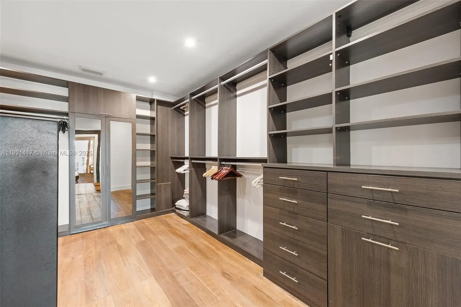970 S Shore Dr, Miami Beach, Florida, United States. - Photo 5