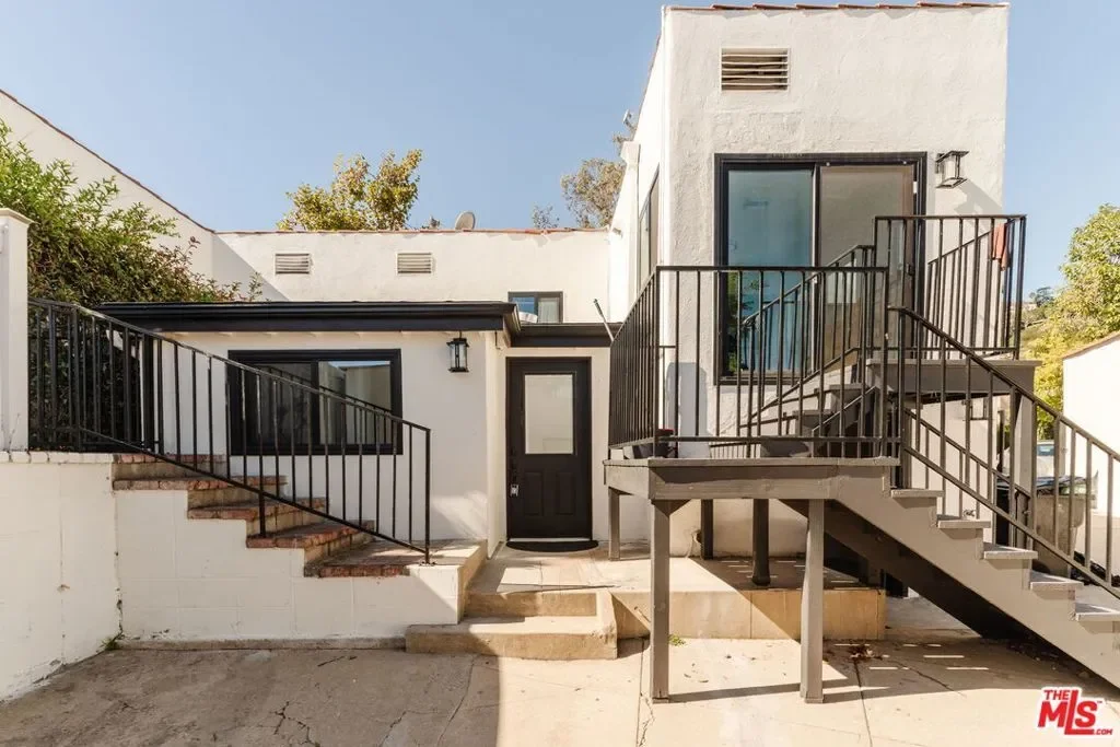 2060 High Tower Drive, Los Angeles, California, United States. - Photo 19