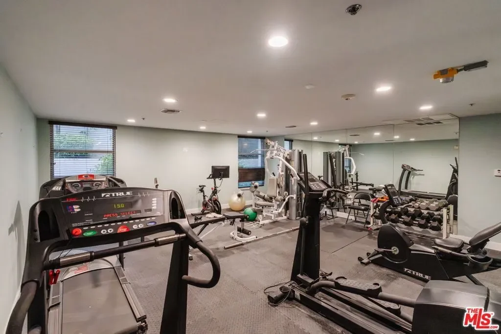 4925 Wilshire Boulevard 103, Los Angeles, California, United States. - Photo 2