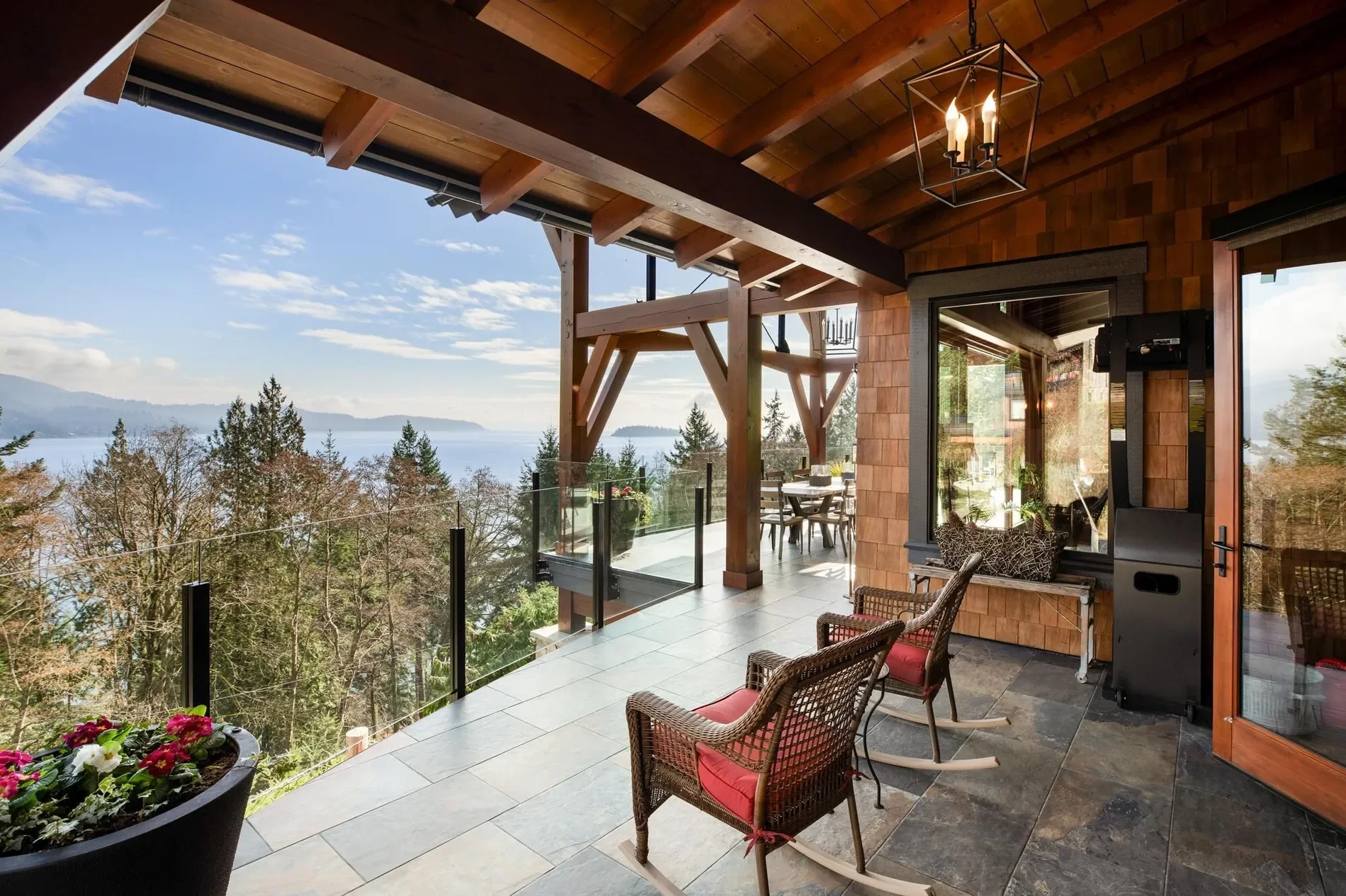 Exterior photo 6