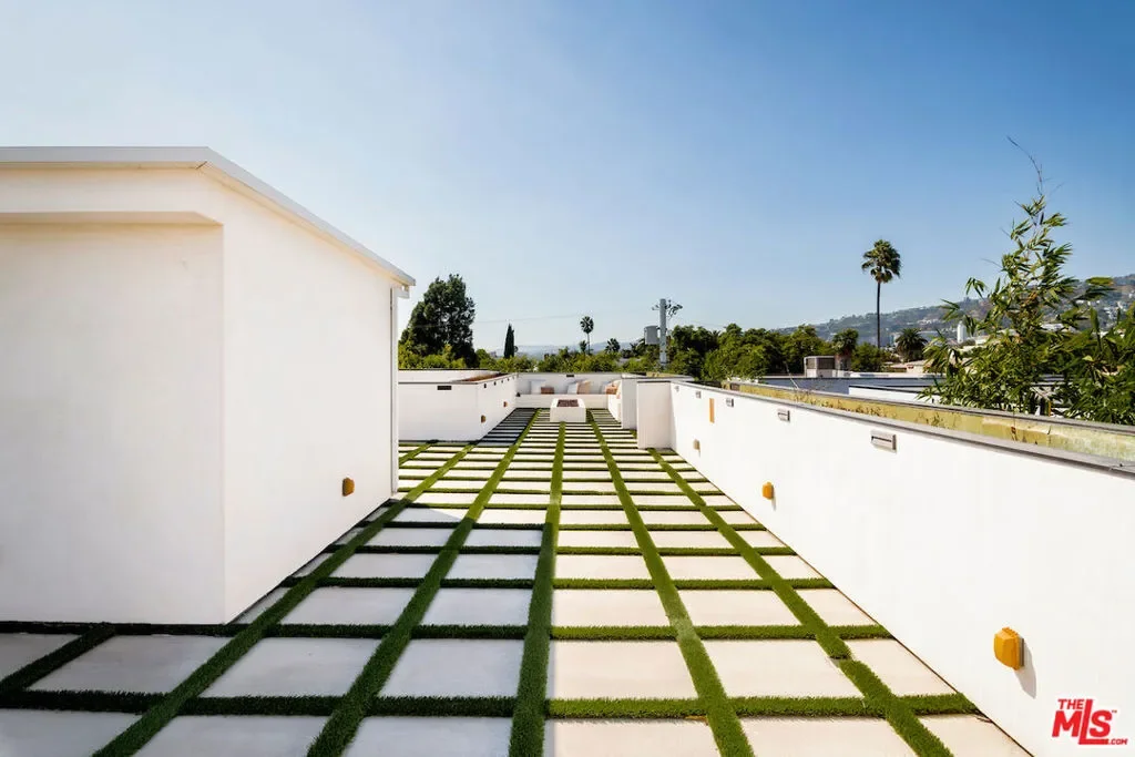 839 N Genesee Avenue, Los Angeles, California, United States. - Photo 17