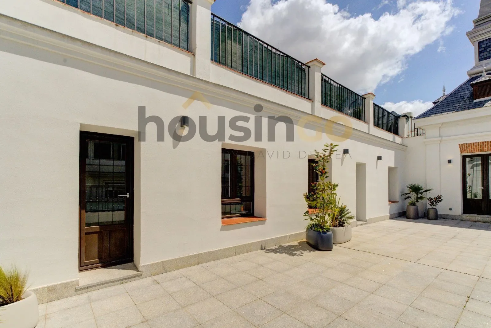 Exterior photo 3