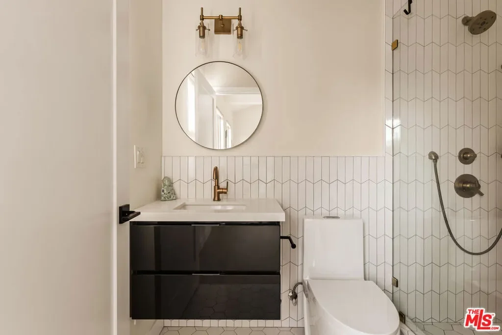 13521 Magnolia Boulevard, Los Angeles, California, United States. - Photo 8