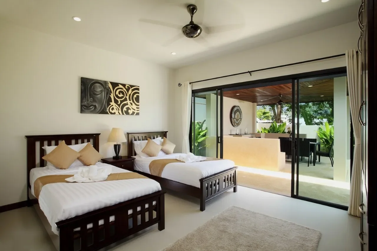 Onyx Villa - 4-Bedroom Pool Villa with Jacuzzi in Nai Harn Area