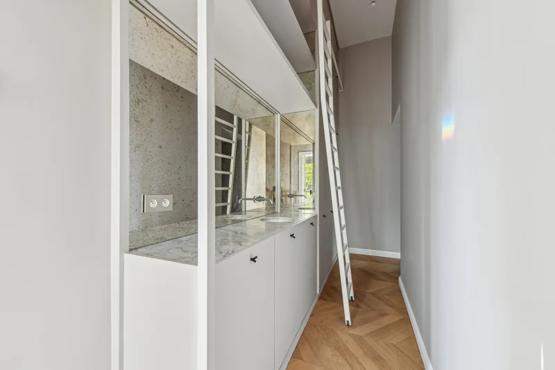 PARIS, J 75008, Paris, Île-de-France, France. - Photo 13