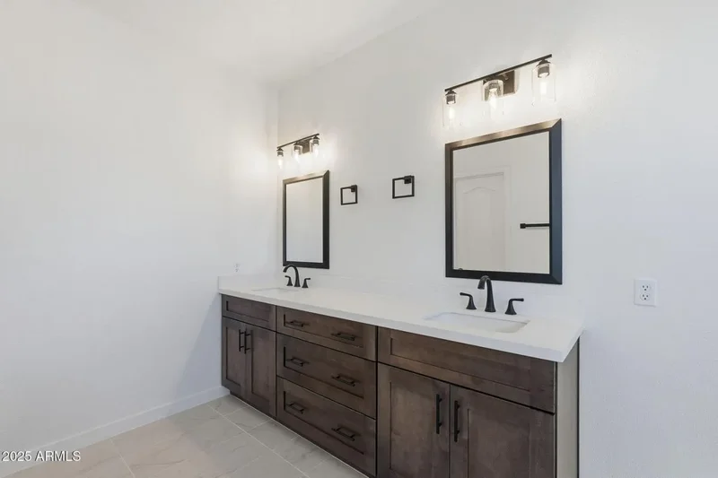 2315 N 42ND STREET, Phoenix, Arizona, United States. - Photo 16