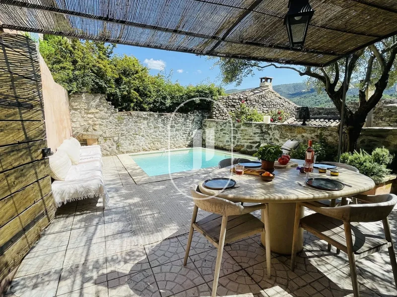 Maison de village avec piscine à vendre à Ménerbes