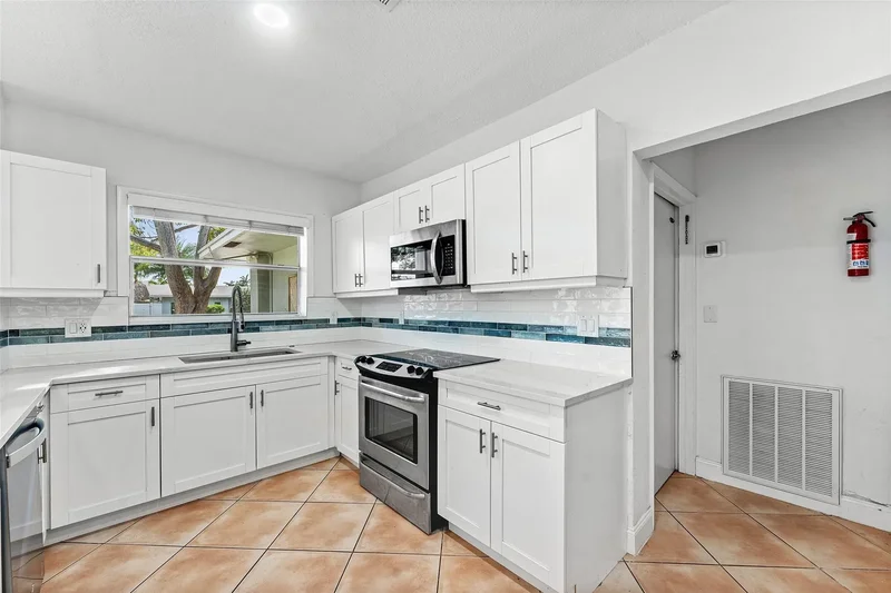 3203 Dover Rd, Hillsboro Beach, Florida, United States. - Photo 11