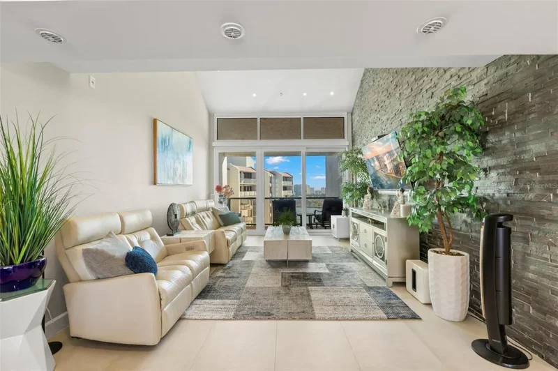 440 S GULFVIEW BOULEVARD #1701, Clearwater, Florida, United States. - Photo 14