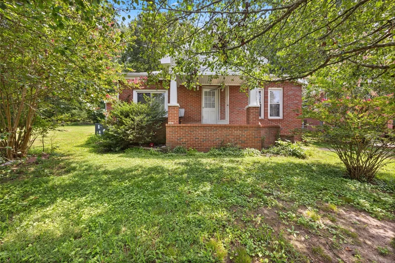 2 Bedrooms Single Family Detached