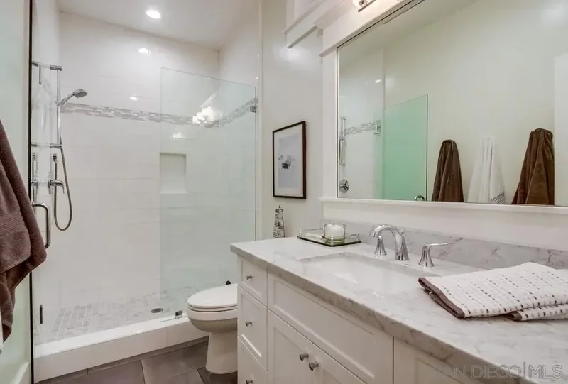 240 B Avenue, Coronado, California, United States. - Photo 49