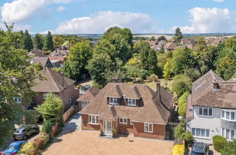 4 bedroom Detached House for sale in Dunstable