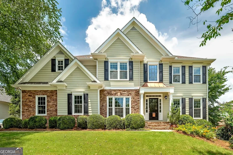 Single Family Residence in Alpharetta