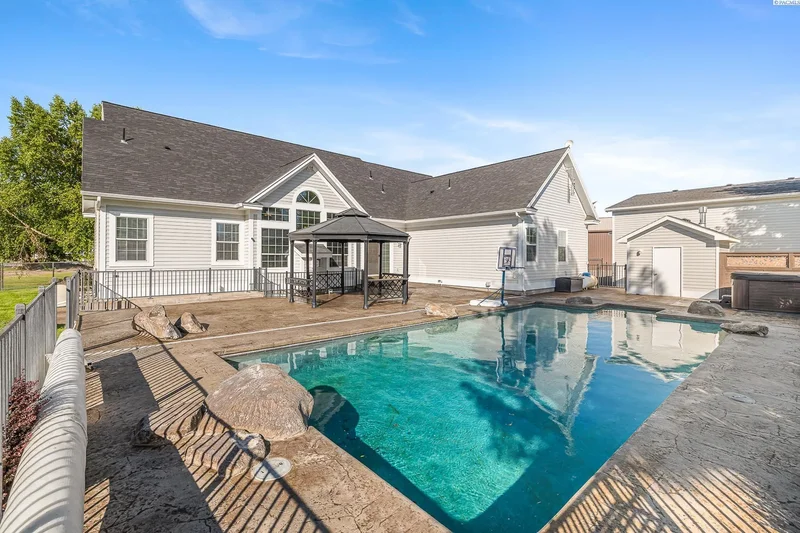 101304 N Billings Ct, West Richland, WA 99353, West Richland, Washington, United States. - Photo 45