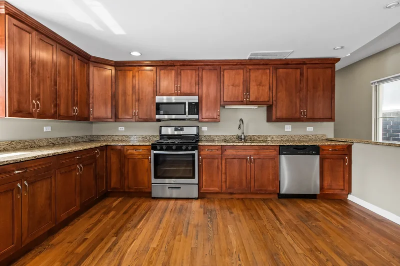 2710 North Artesian Avenue , Chicago, IL 60647, Chicago, Illinois, United States. - Photo 37