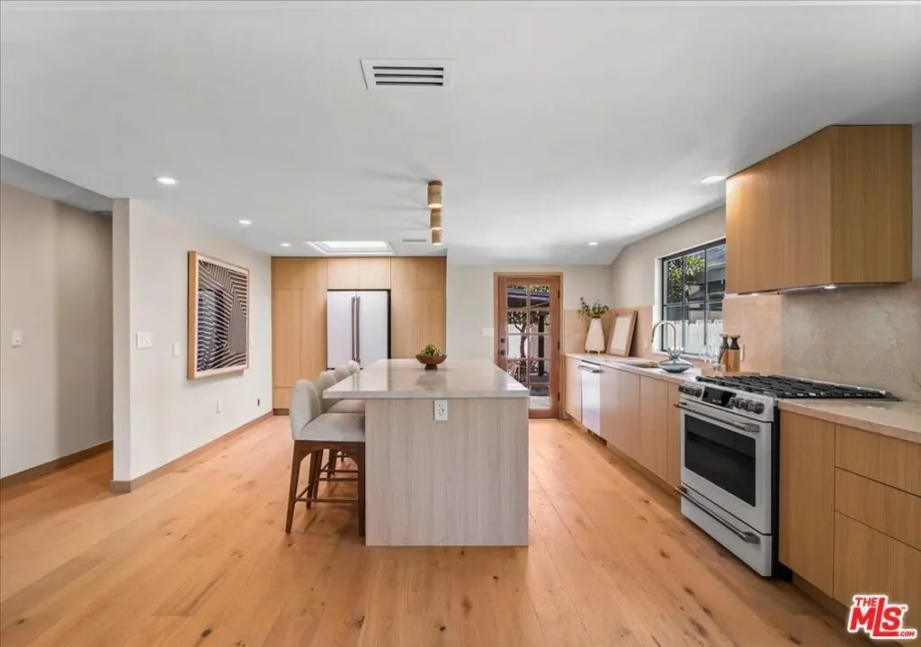 14537 Hesby Street, Los Angeles, California, United States. - Photo 25