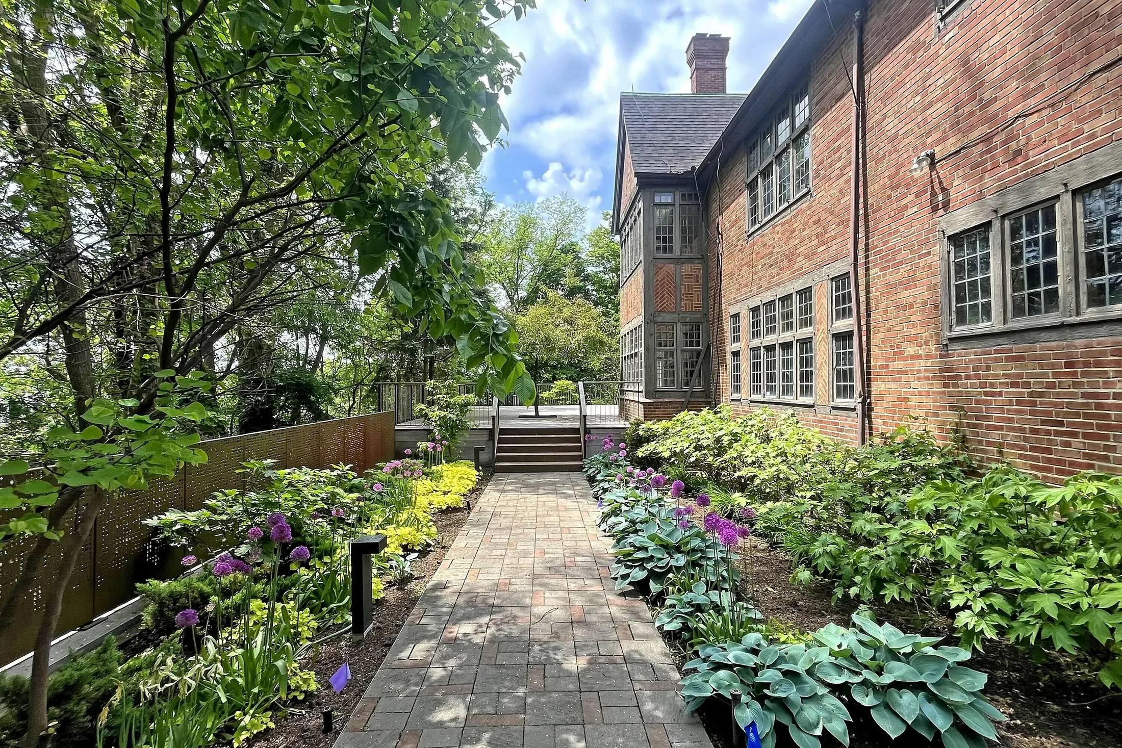 Exterior photo 3