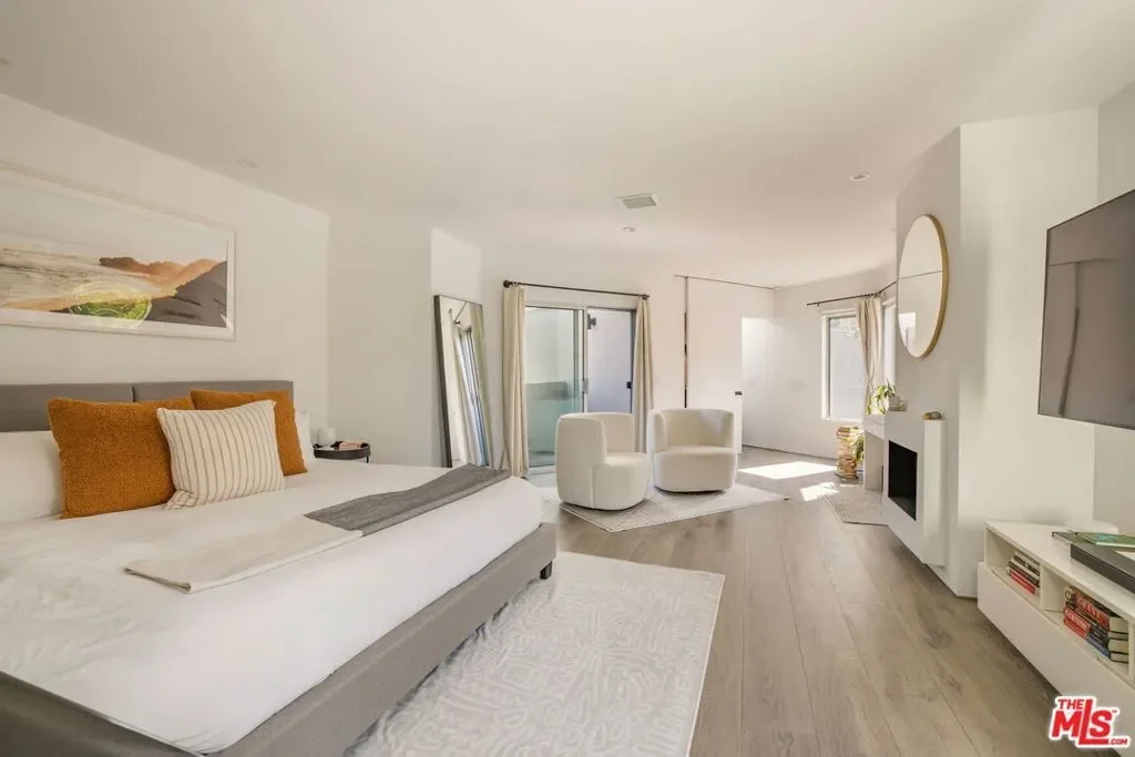 7187 Macapa Drive, Los Angeles, California, United States. - Photo 18