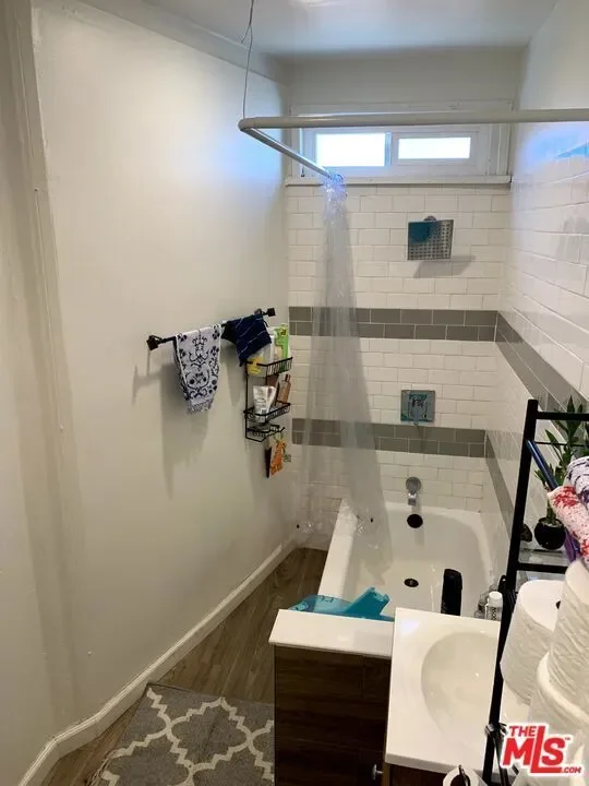 435 W 11th Street, Signal Hill, California, United States. - Photo 3