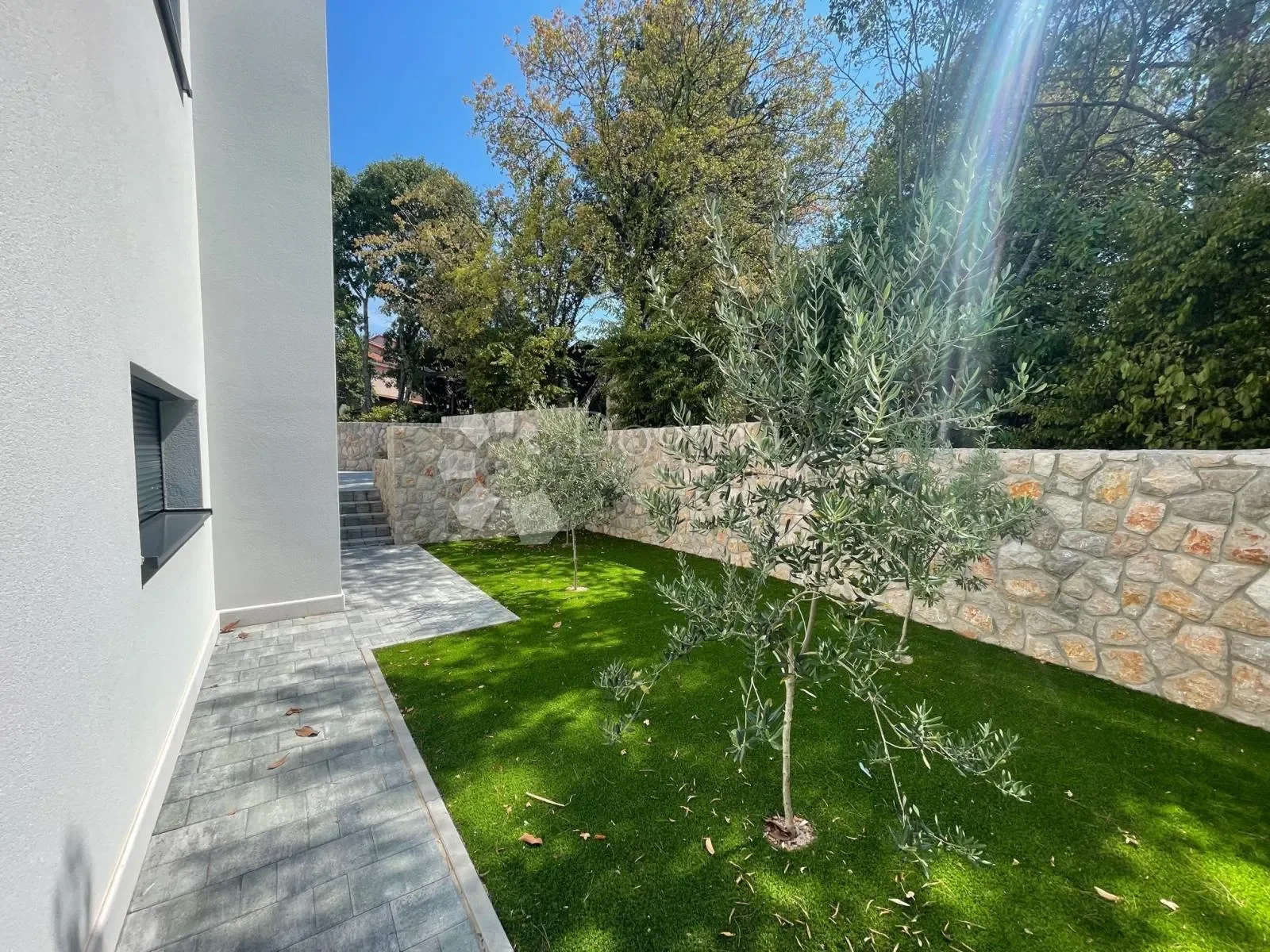 Exterior photo 12