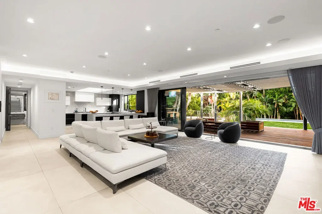 13524 D'Este Drive, Los Angeles, California, United States. - Photo 17