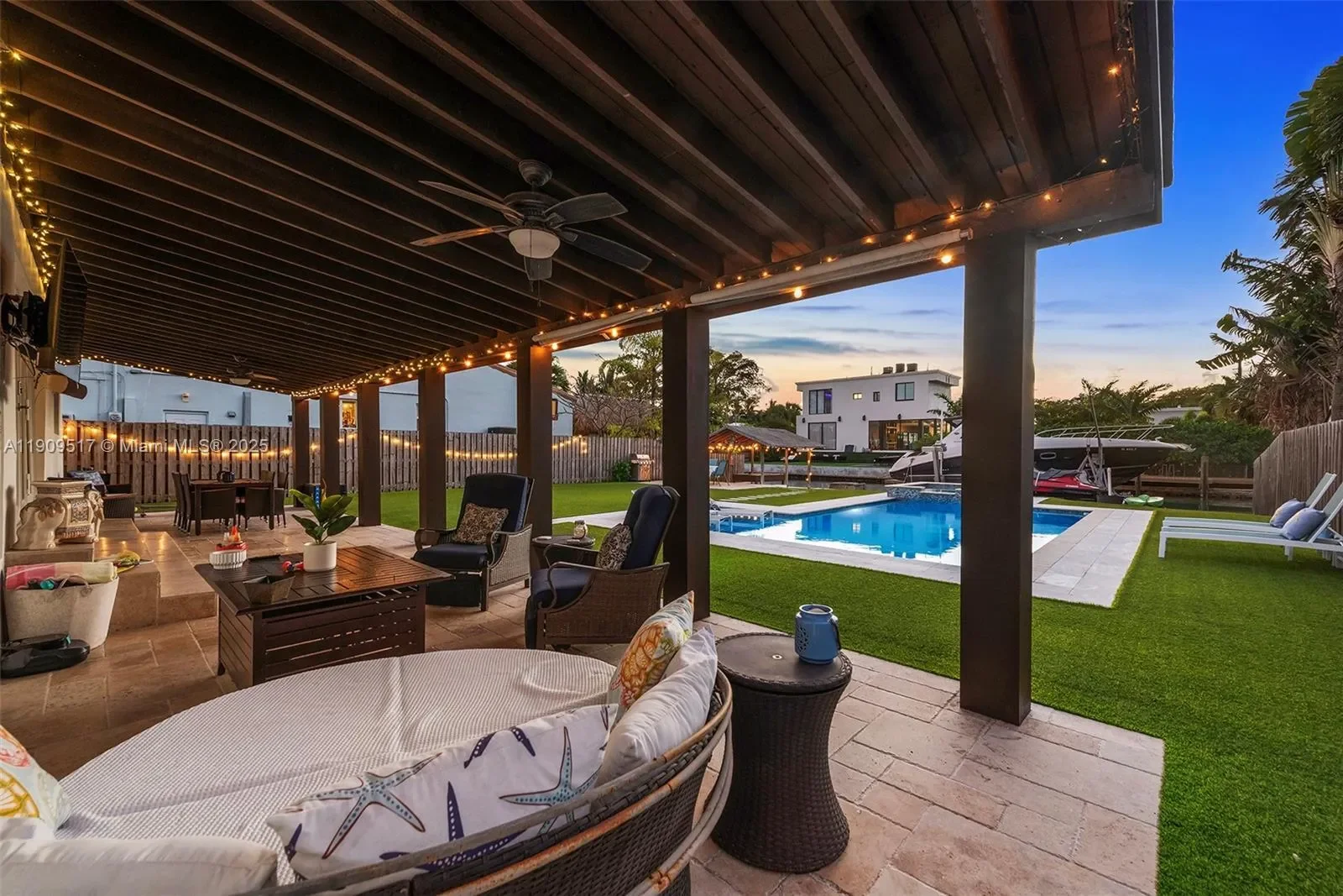 7940 Hawthorne Ave, Miami Beach, Florida, United States. - Photo 6