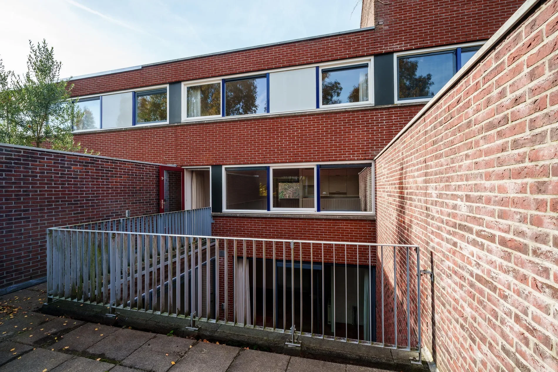 Exterior photo 8