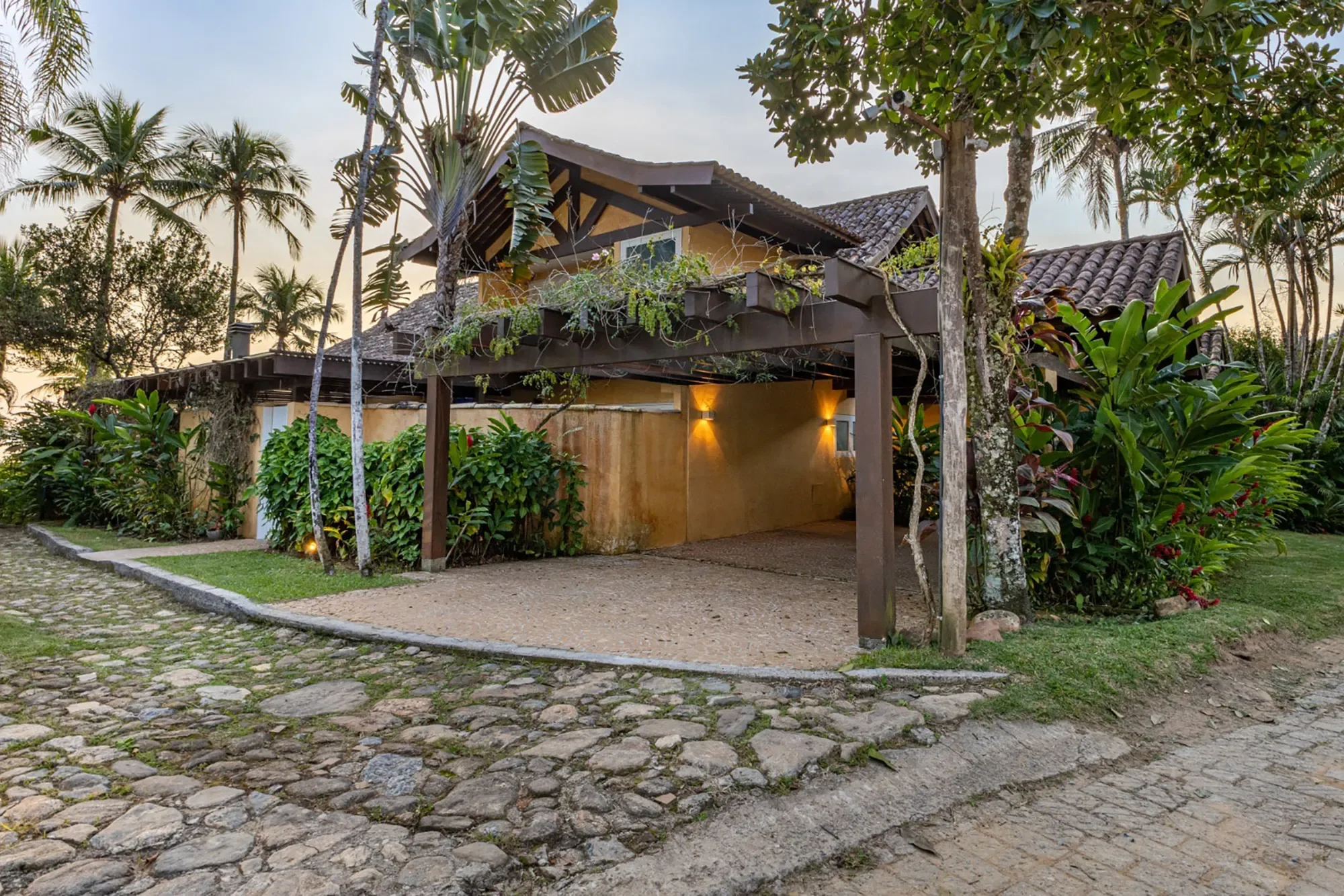 Exterior photo 11