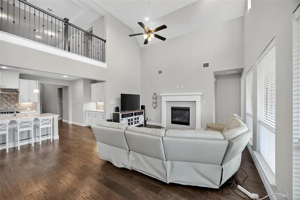 704 Corner Post Path, Prosper, Texas, United States. - Photo 6