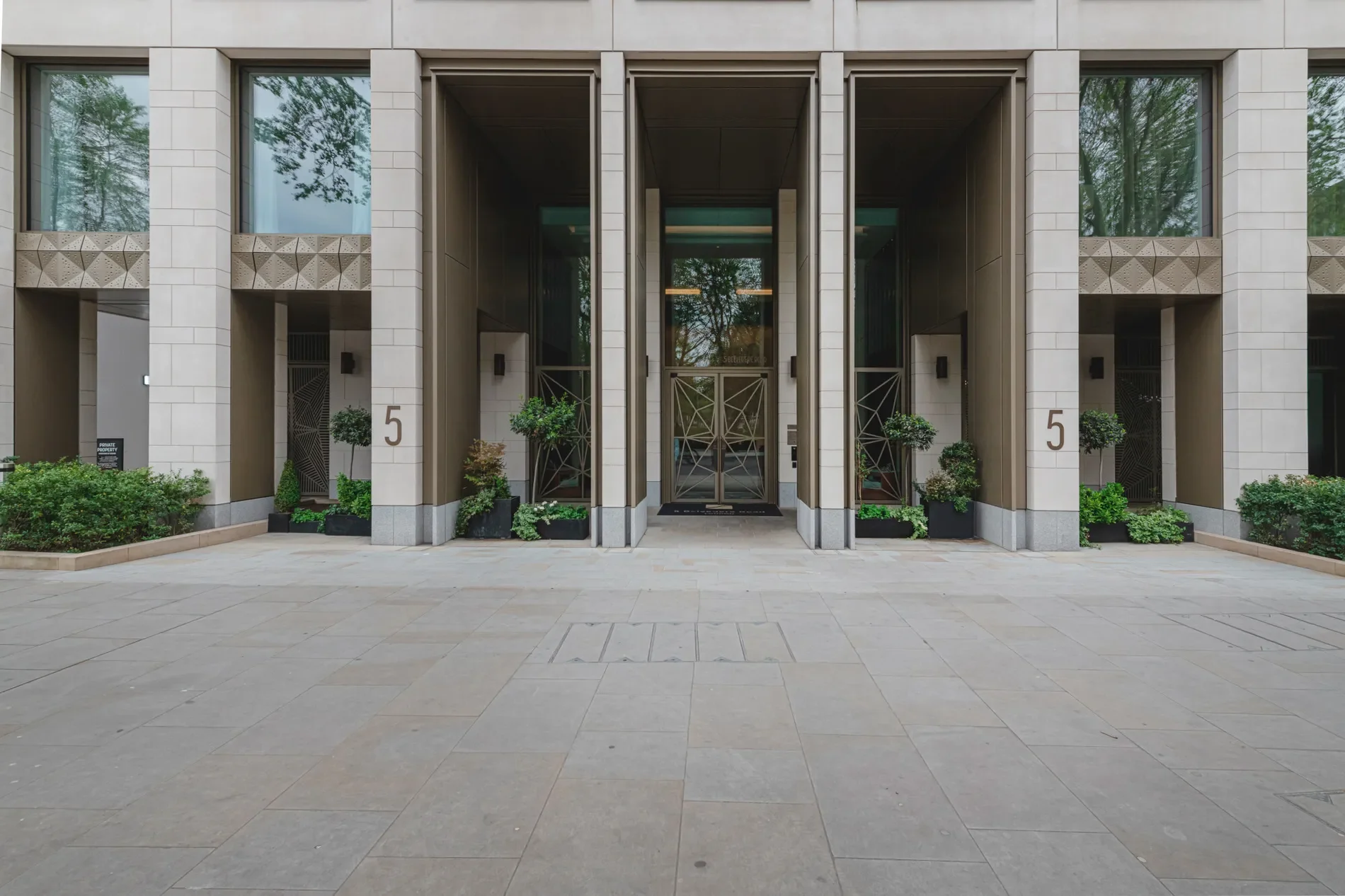 Exterior photo 3